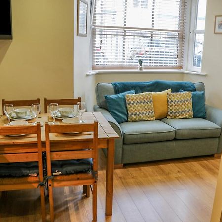 Apartment 6 Уитби Экстерьер фото