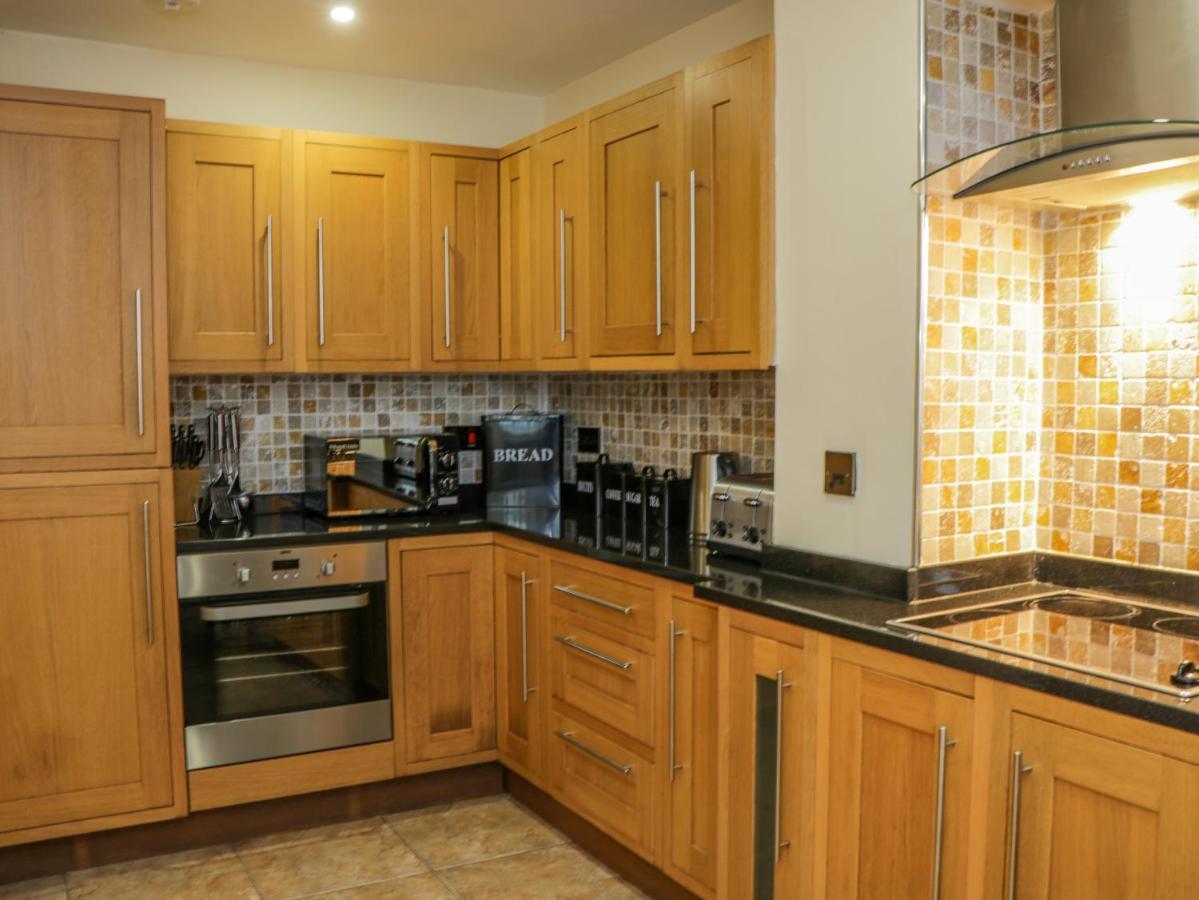 Apartment 6 Уитби Экстерьер фото