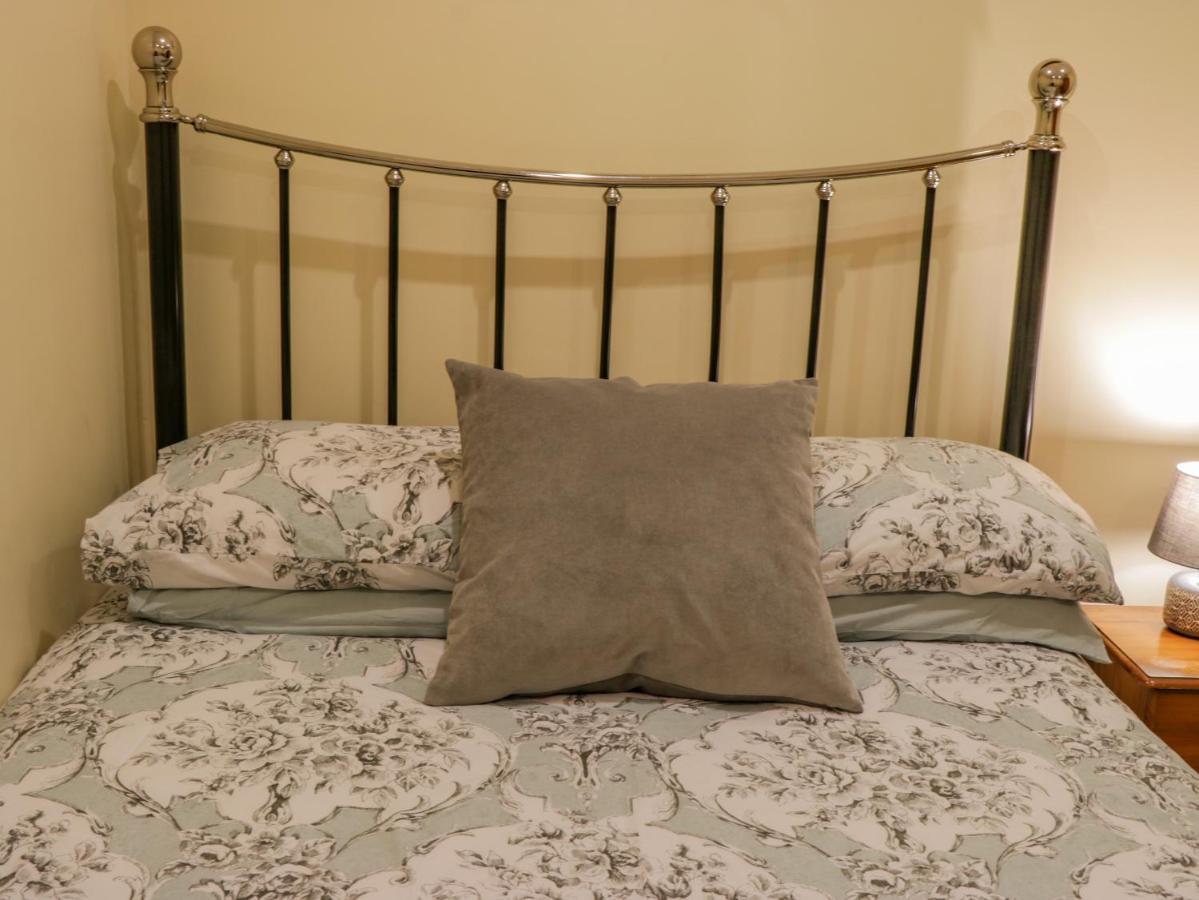 Apartment 6 Уитби Экстерьер фото
