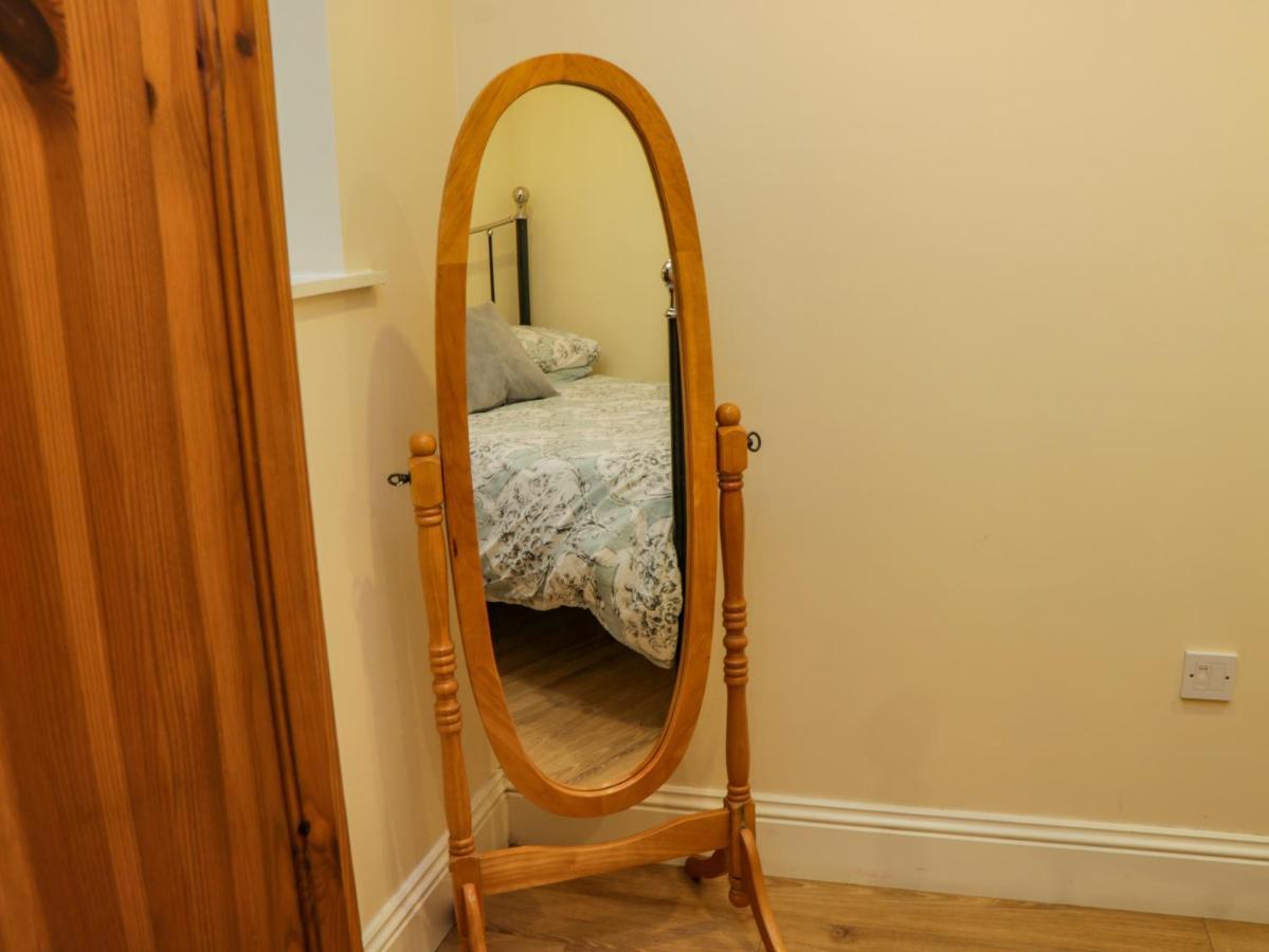 Apartment 6 Уитби Экстерьер фото